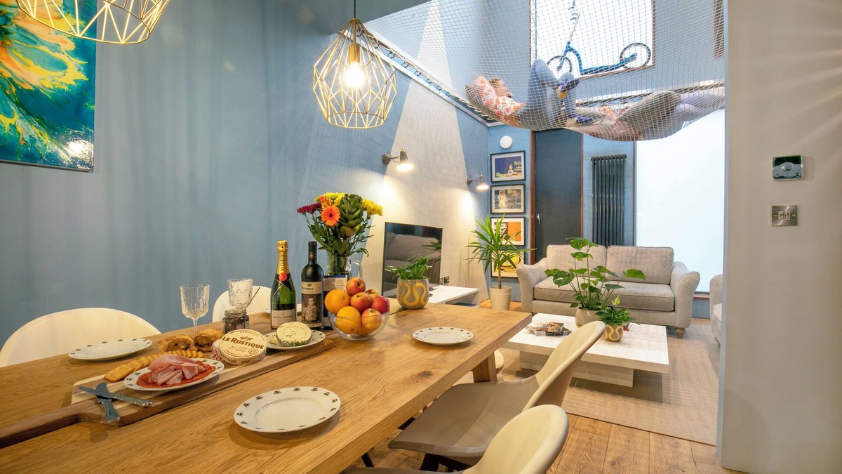Manchester City Centre House | Hammock Heights! Hot tub, Private Garage, City Center