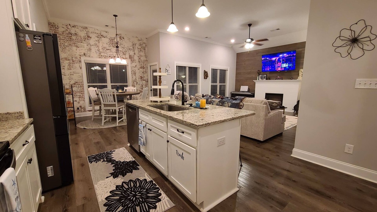 Houston County House | Hammock Patio House near Warner Robins Air Force Base area - better than a hotel