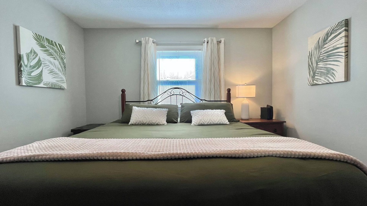 Hampstead House | Hampstead 3 bedroom house close to Wilmington: 2 living rooms and Fenced in Yard