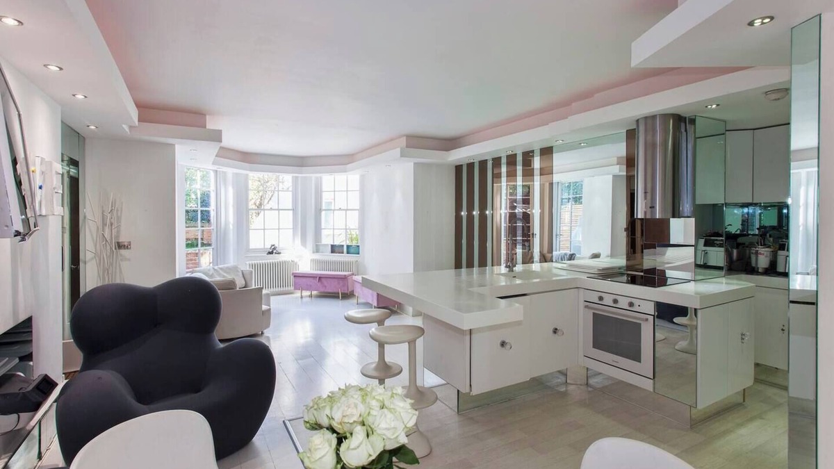 Frognal and Fitzjohns House | Hampstead Garden Apartment 3 Bedroom 2 Bathroom