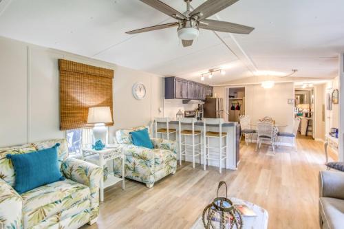 Hampstead House | Hampstead Getaway - 5 Miles to Beaches!