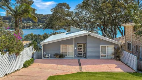 Pretty Beach House | 'Hampton Cottage' By Accom Holidays