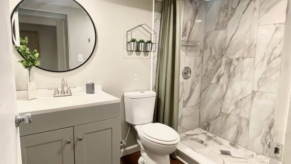 St. Louis Apartment | Hampton Hideaway - Prime STL Location 1BR/1BA