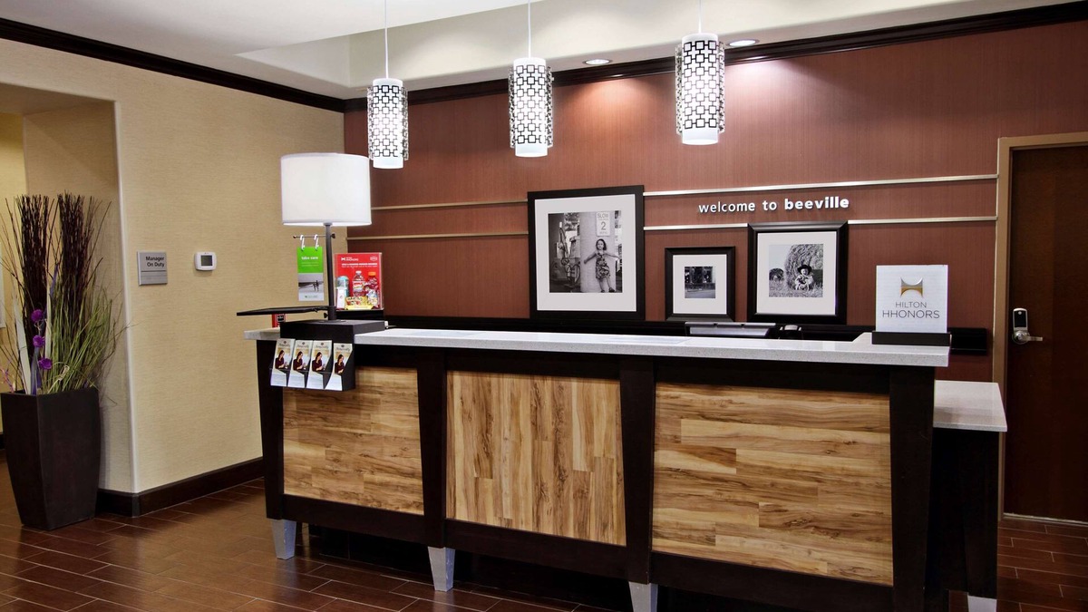 Beeville Hotel | Hampton Inn Beeville