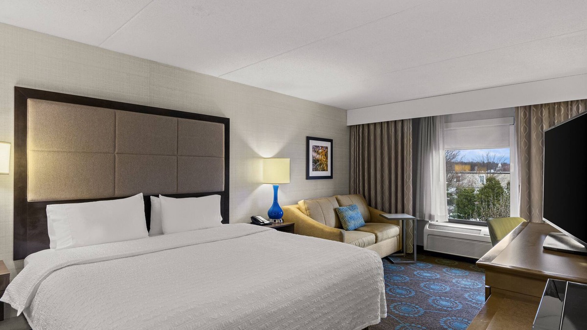 Bloomington Hotel | Hampton Inn Bloomington