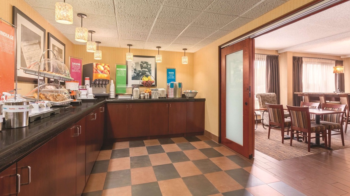 Greater South Side Hotel | Hampton Inn Des Moines-Airport