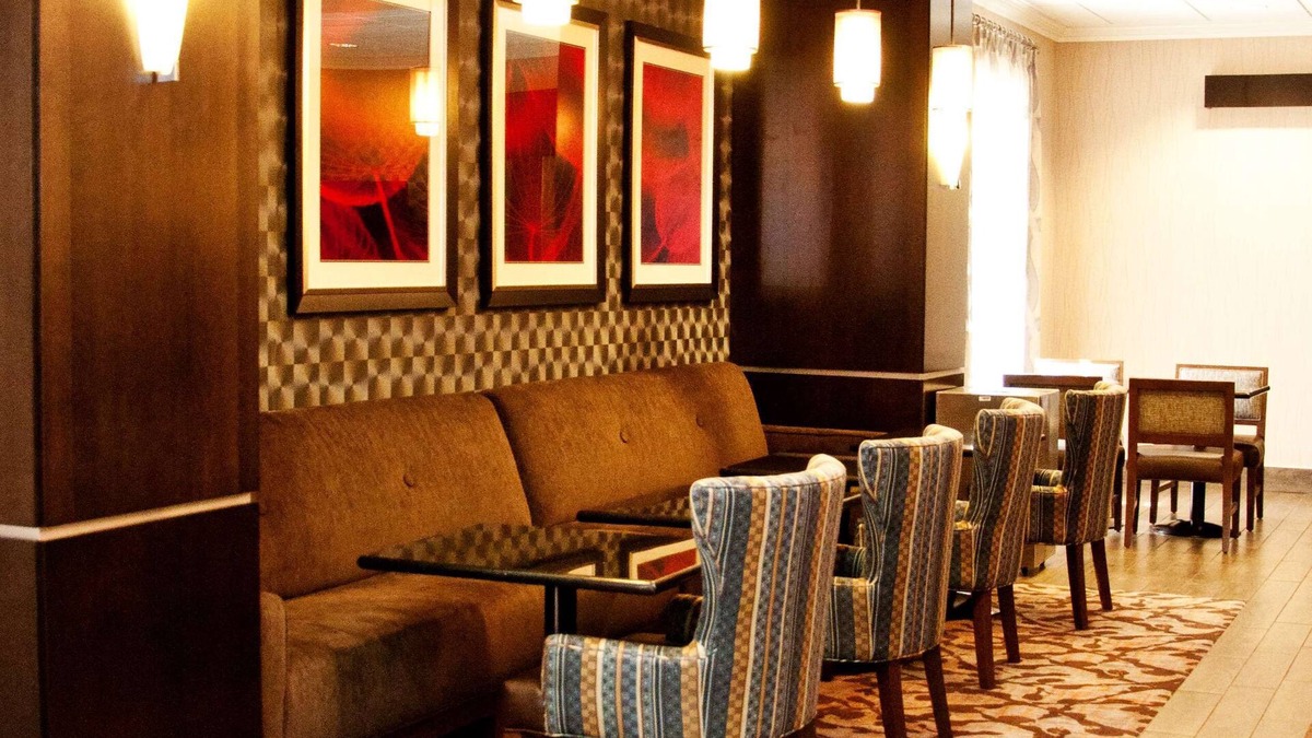 Warrington Hotel | Hampton Inn Doylestown