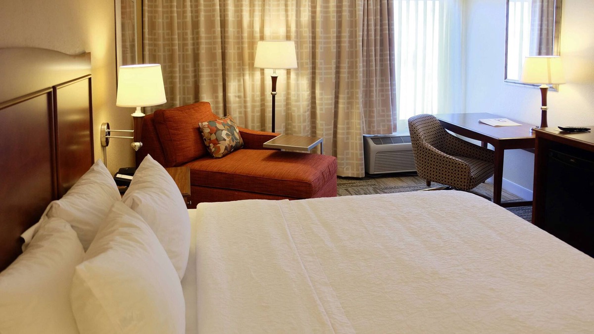 Lima Hotel | Hampton Inn Lima