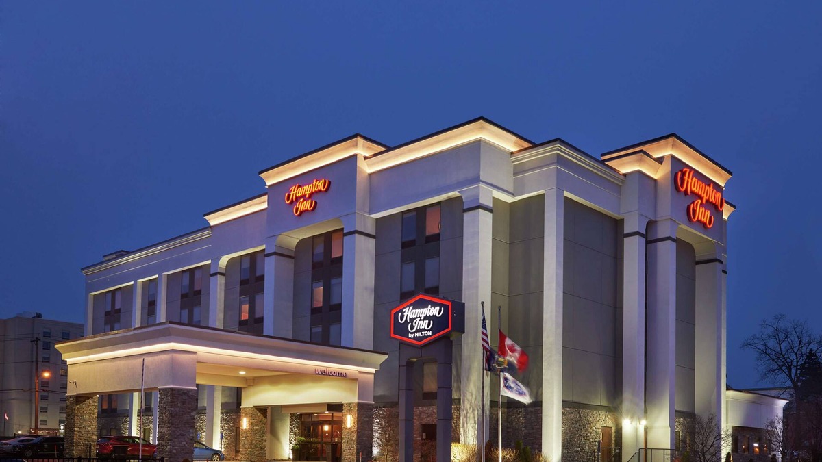 Downtown Niagara Falls Hotel | Hampton Inn Niagara Falls