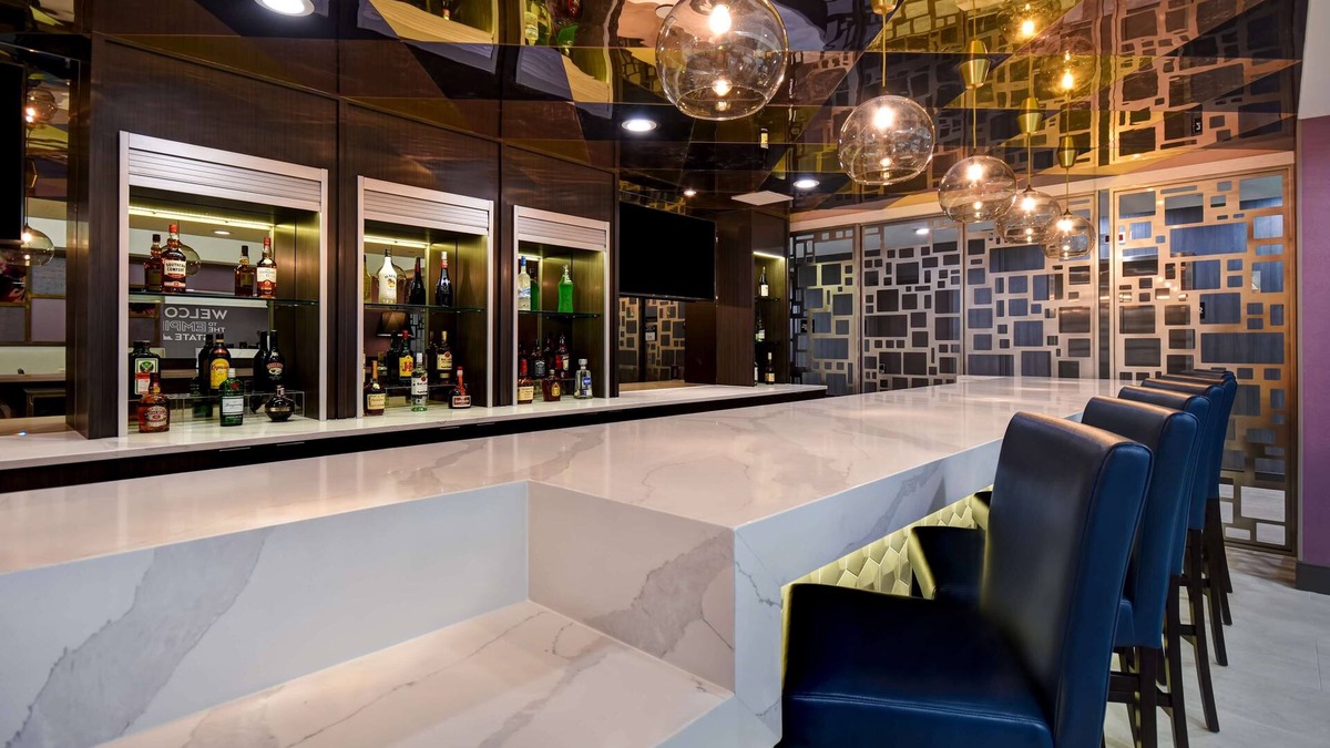 Queens Hotel | Hampton Inn NY-JFK