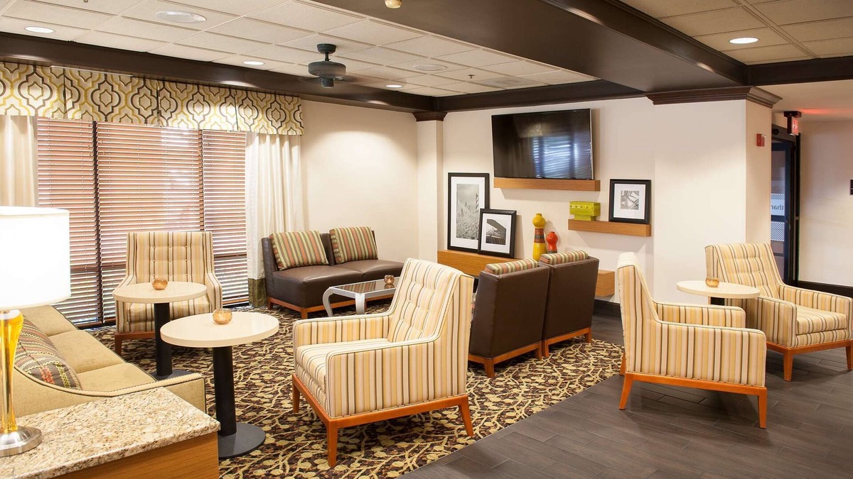Northeast Pensacola Hotel | Hampton Inn Pensacola-Airport (Cordova Mall Area)