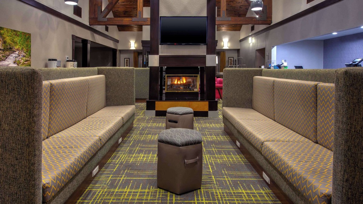 Middleburg Heights Hotel | Hampton Inn & Suites Cleveland-Airport/Middleburg Heights