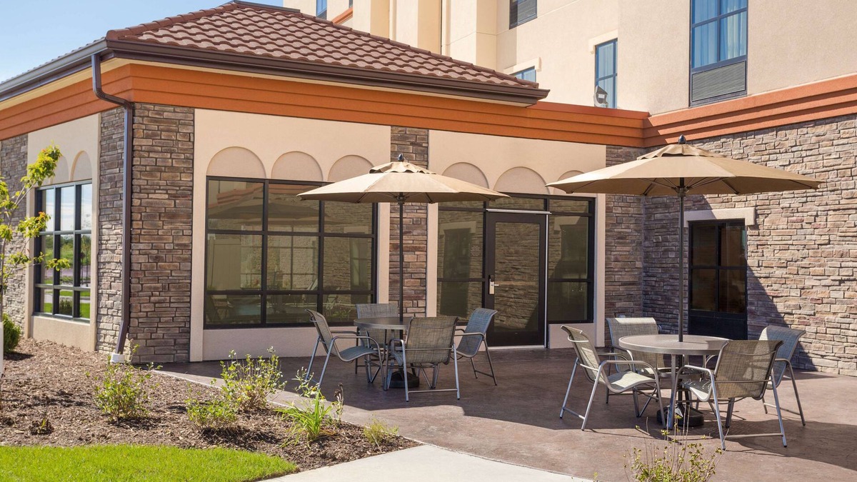 West Des Moines Hotel | Hampton Inn & Suites West Des Moines/SW Mall Area