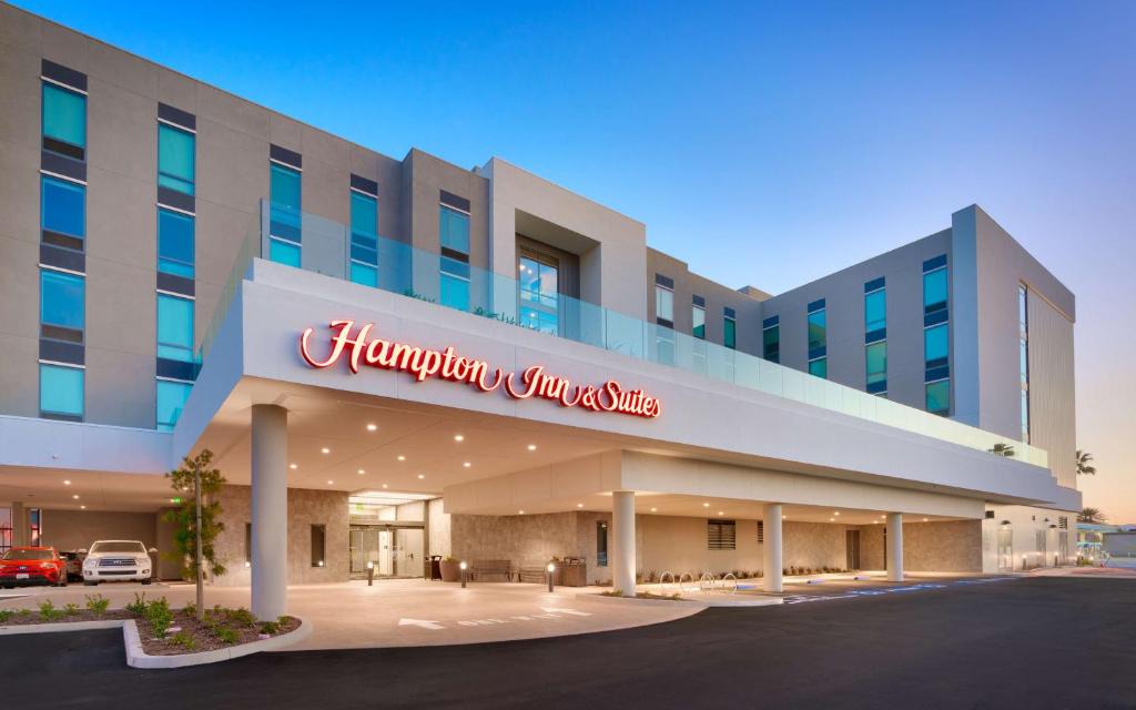 Anaheim Resort Hotel | Hampton Inn & Suites Anaheim Resort Convention Center