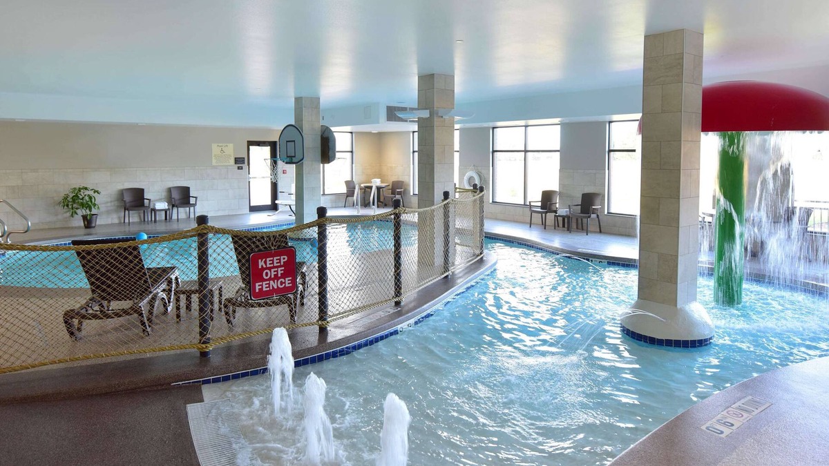Lake Delton Hotel | Hampton Inn & Suites at Wisconsin Dells Lake Delton