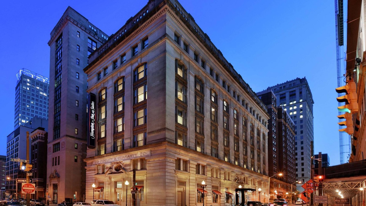 Downtown Baltimore Hotel | Hampton Inn & Suites Baltimore Inner Harbor