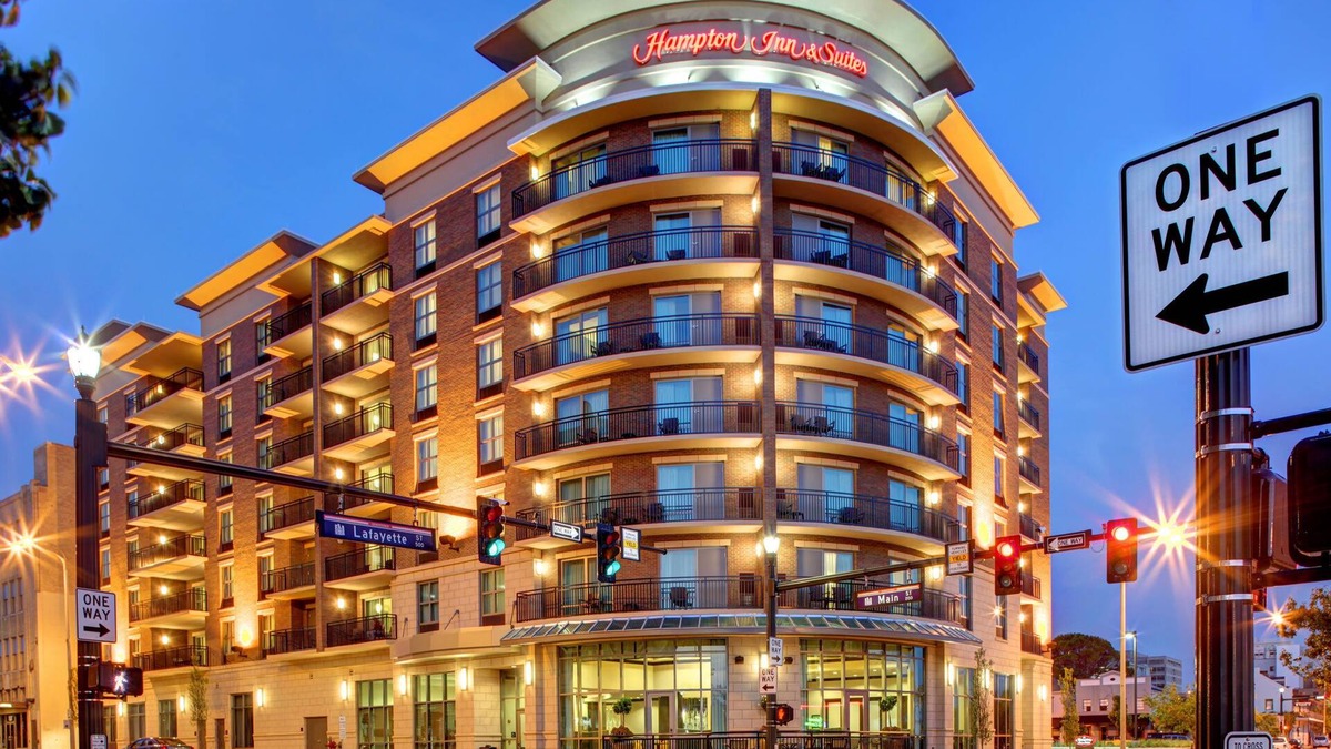 Baton Rouge Hotel | Hampton Inn & Suites Baton Rouge Downtown