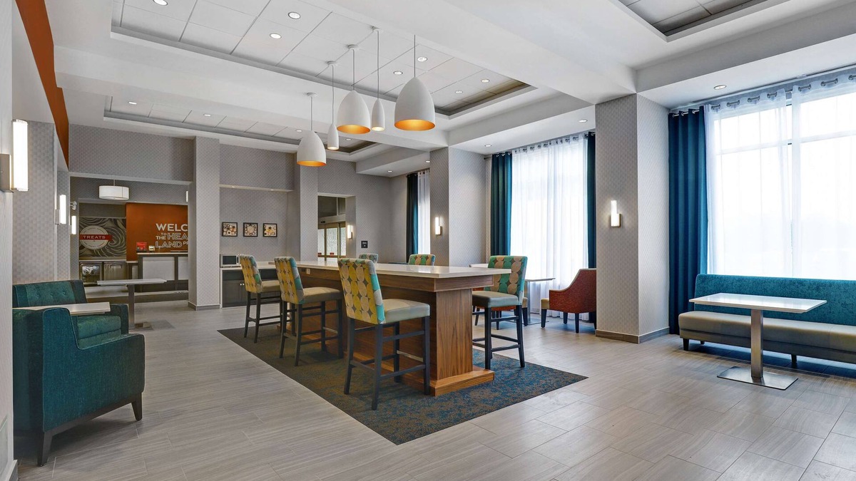 Belleville Hotel | Hampton Inn & Suites by Hilton Belleville