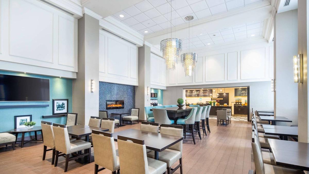 Northeast Mississauga Hotel | Hampton Inn & Suites by Hilton Toronto Airport