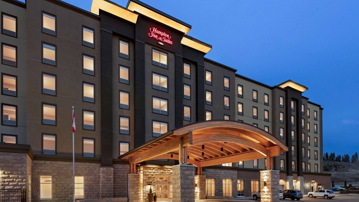 North Glenmore Hotel | Hampton Inn & Suites by Hilton Kelowna Airport
