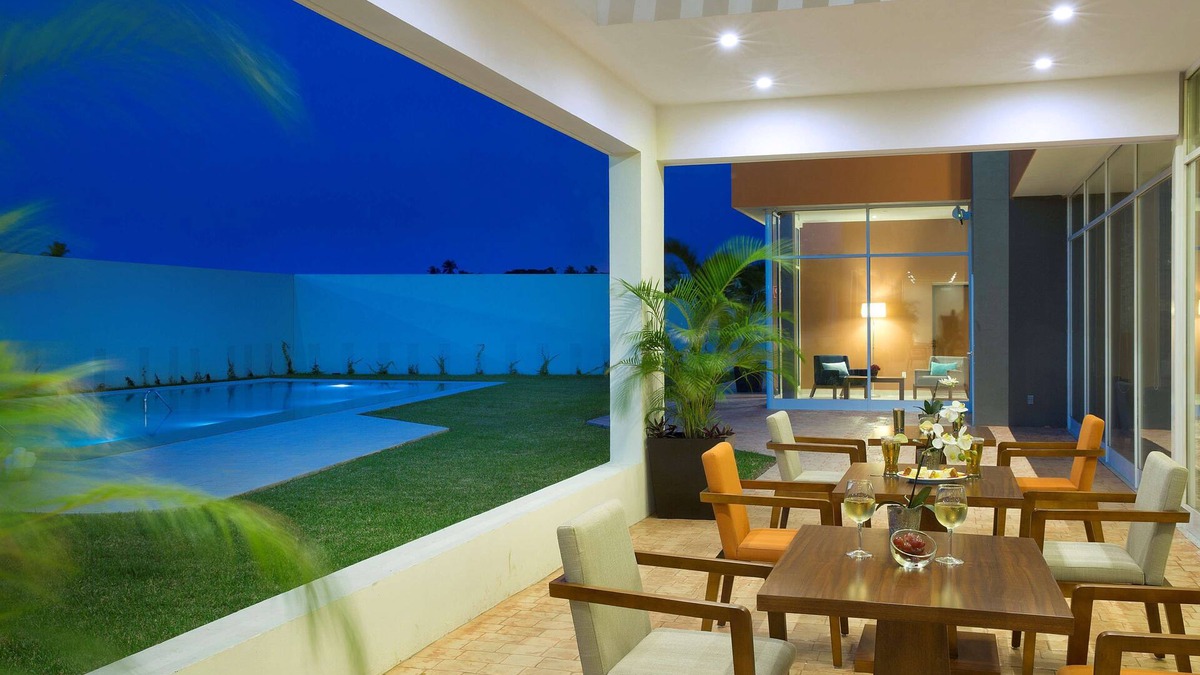 Paraiso Hotel | Hampton Inn & Suites by Hilton Paraiso