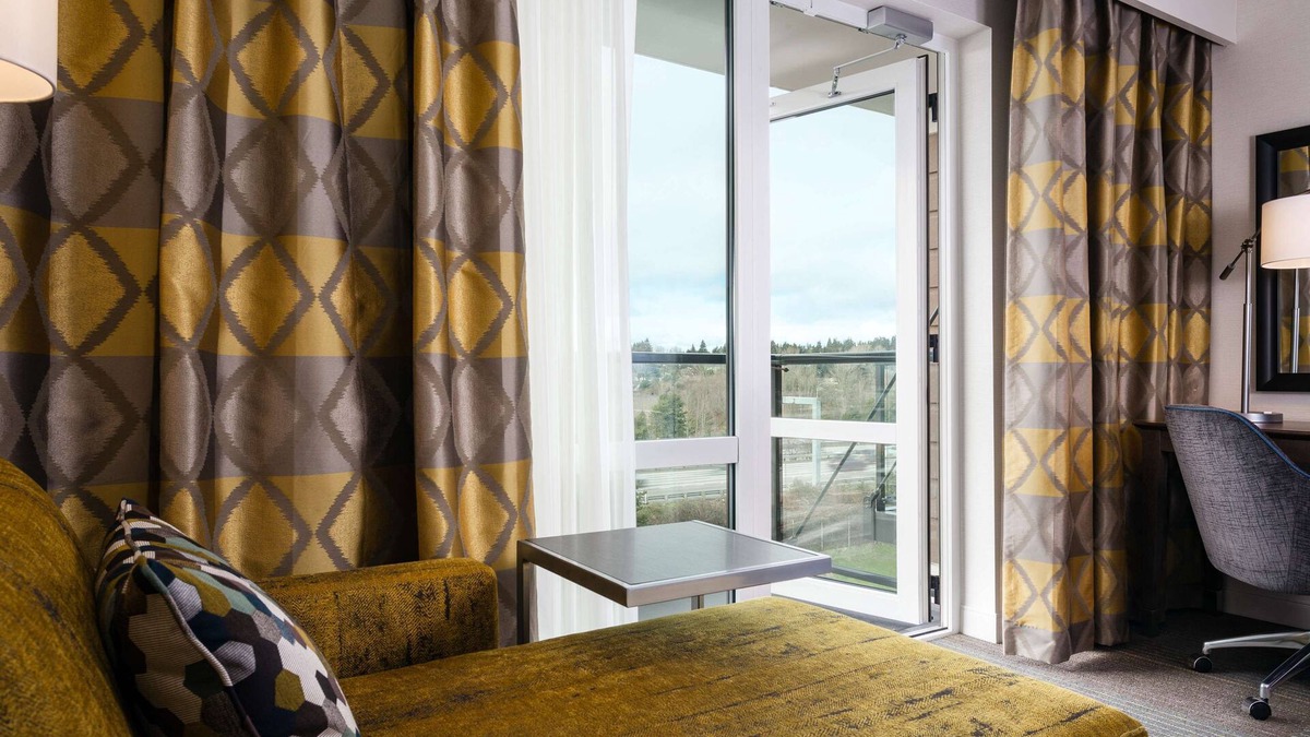Maple Leaf Hotel | Hampton Inn & Suites by Hilton Seattle/Northgate
