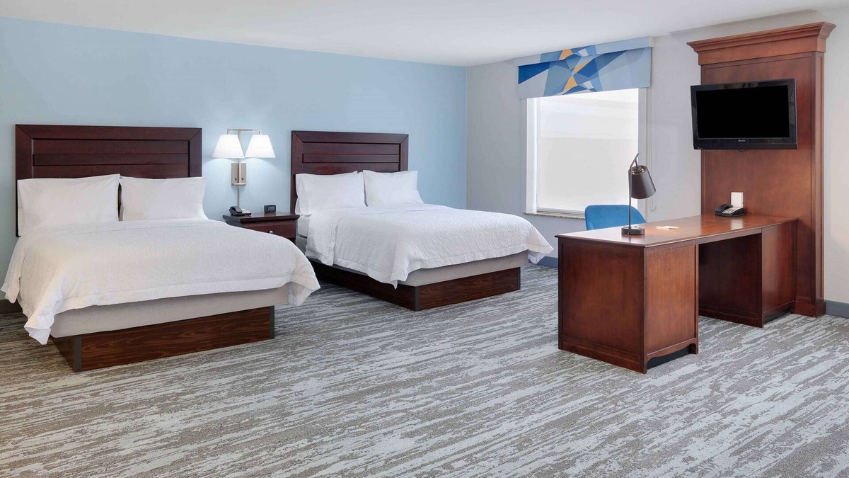 Southeast Arlington Hotel | Hampton Inn & Suites Dallas-Arlington-South