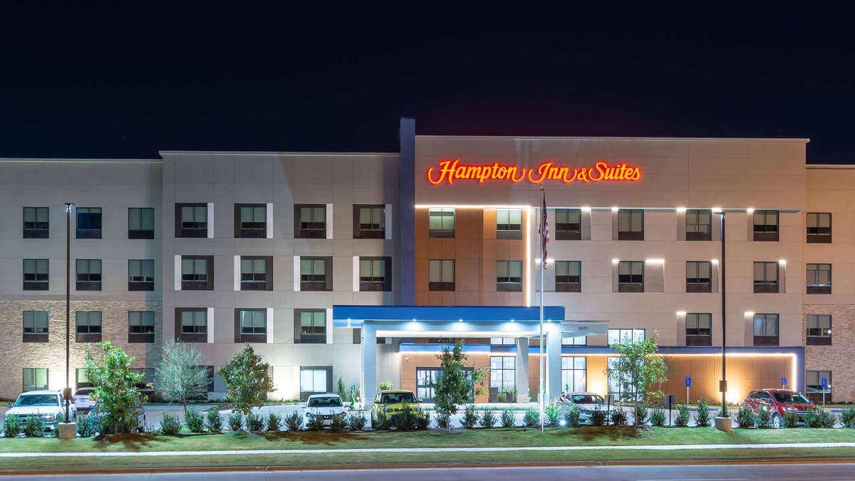 White Rock Hills Hotel | Hampton Inn & Suites Dallas East
