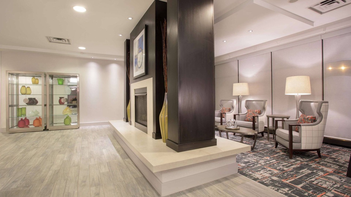 Uptown Hotel | Hampton Inn & Suites Denver-Downtown