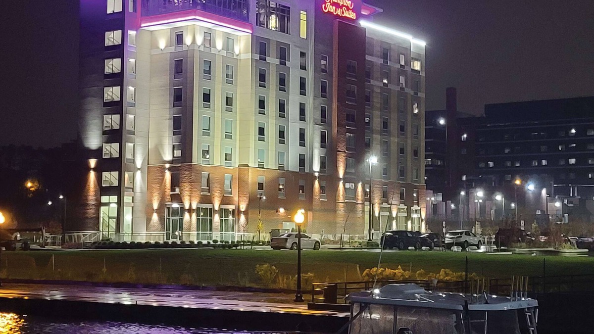 Erie Hotel | Hampton Inn & Suites Erie Bayfront