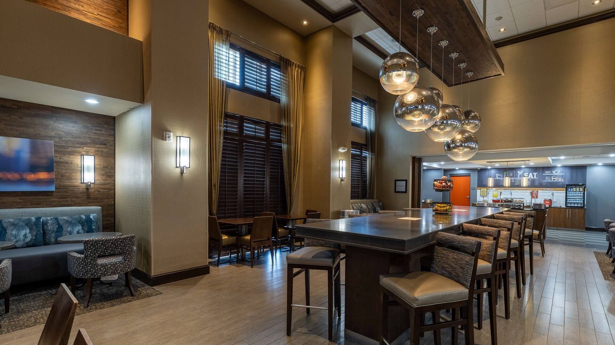 Greensboro Hotel | Hampton Inn & Suites Greensboro/Coliseum Area