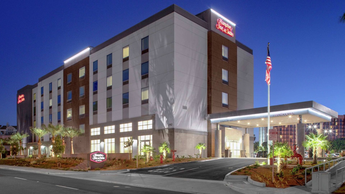 Airport Area Hotel | Hampton Inn & Suites Irvine-Orange County Airport