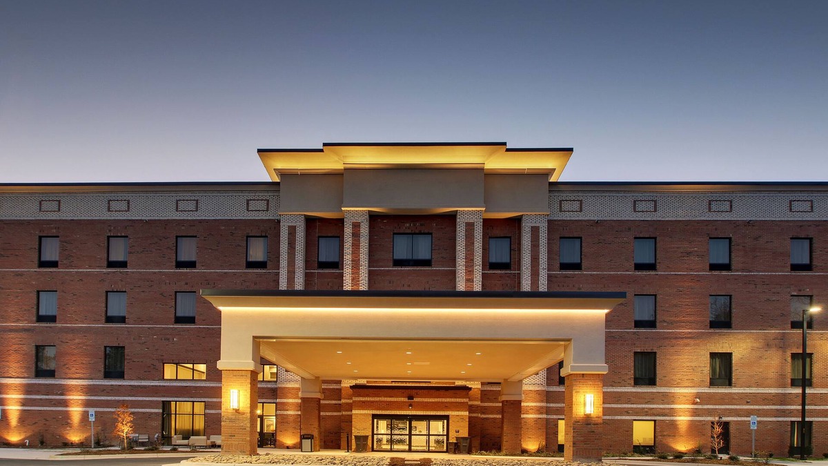Southeast Raleigh Hotel | Hampton Inn & Suites Knightdale Raleigh
