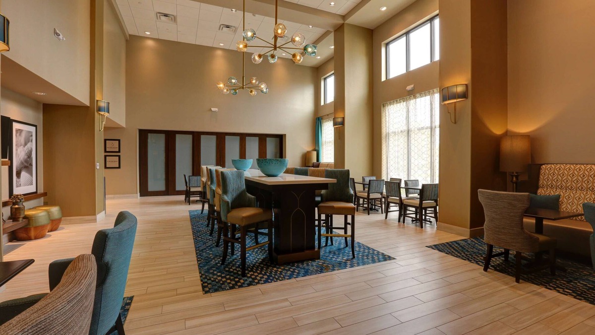 Temple Crest Hotel | Hampton Inn & Suites Tampa Busch Gardens Area