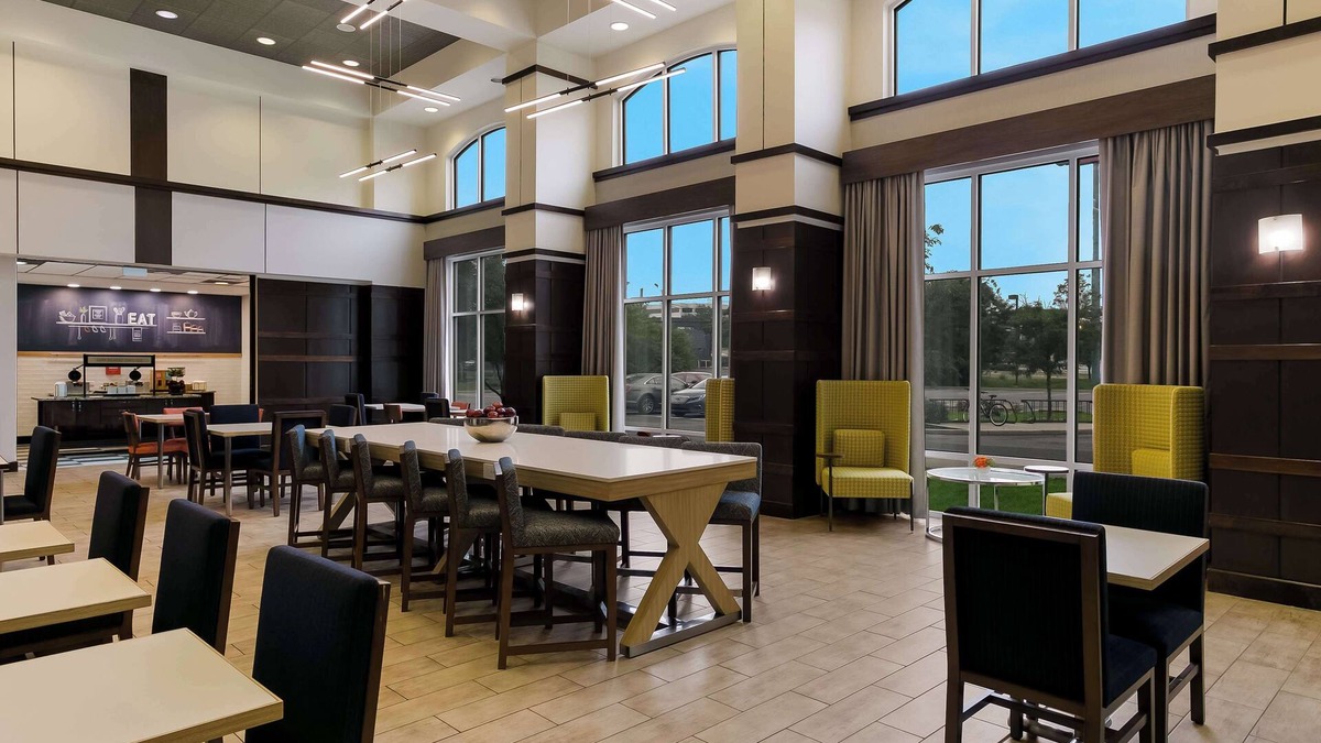 Newark Hotel | Hampton Inn & Suites Wilmington Christiana