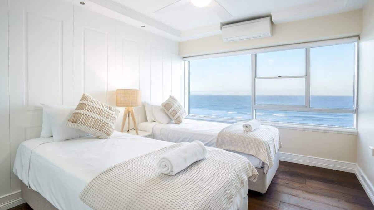 Surfers Paradise Apartment | Hampton Style Beachfront 2BR w/Pool & Parking