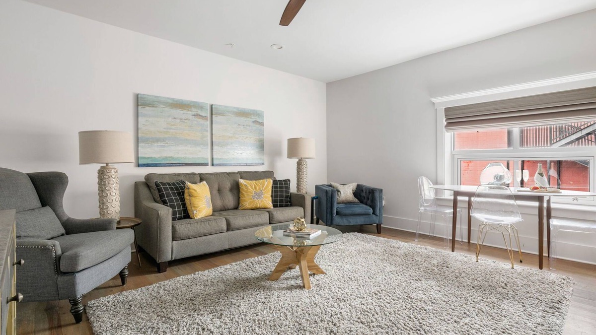 Downtown Charleston Apartment | Hampton Suite | In the Heart of King Street!
