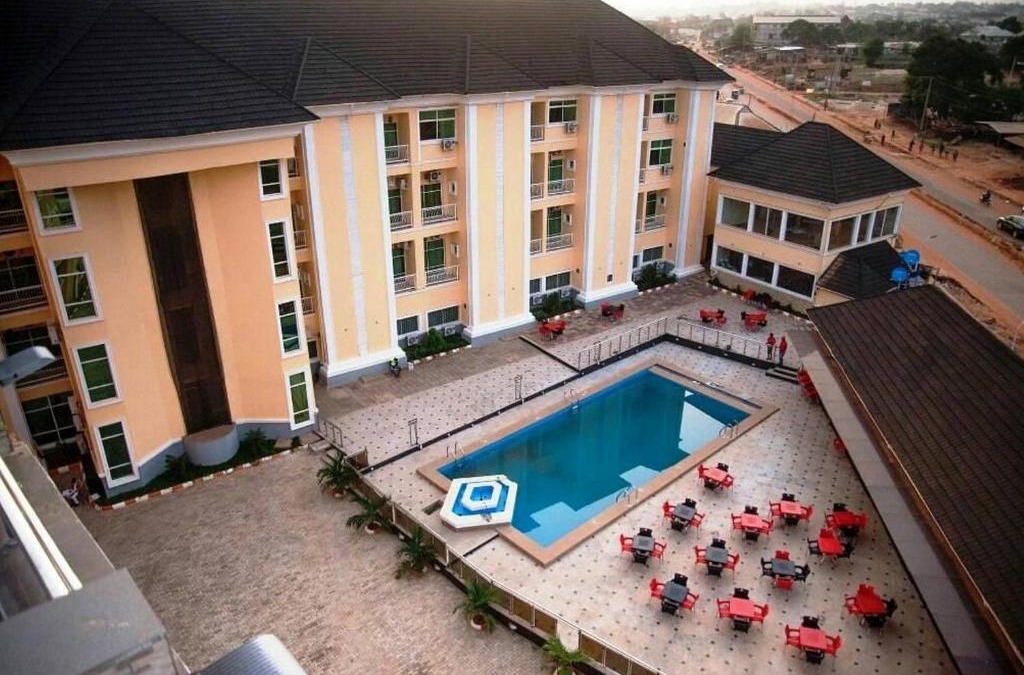 Asaba Cabin | Hampton Towers Spa - Deluxe Twin