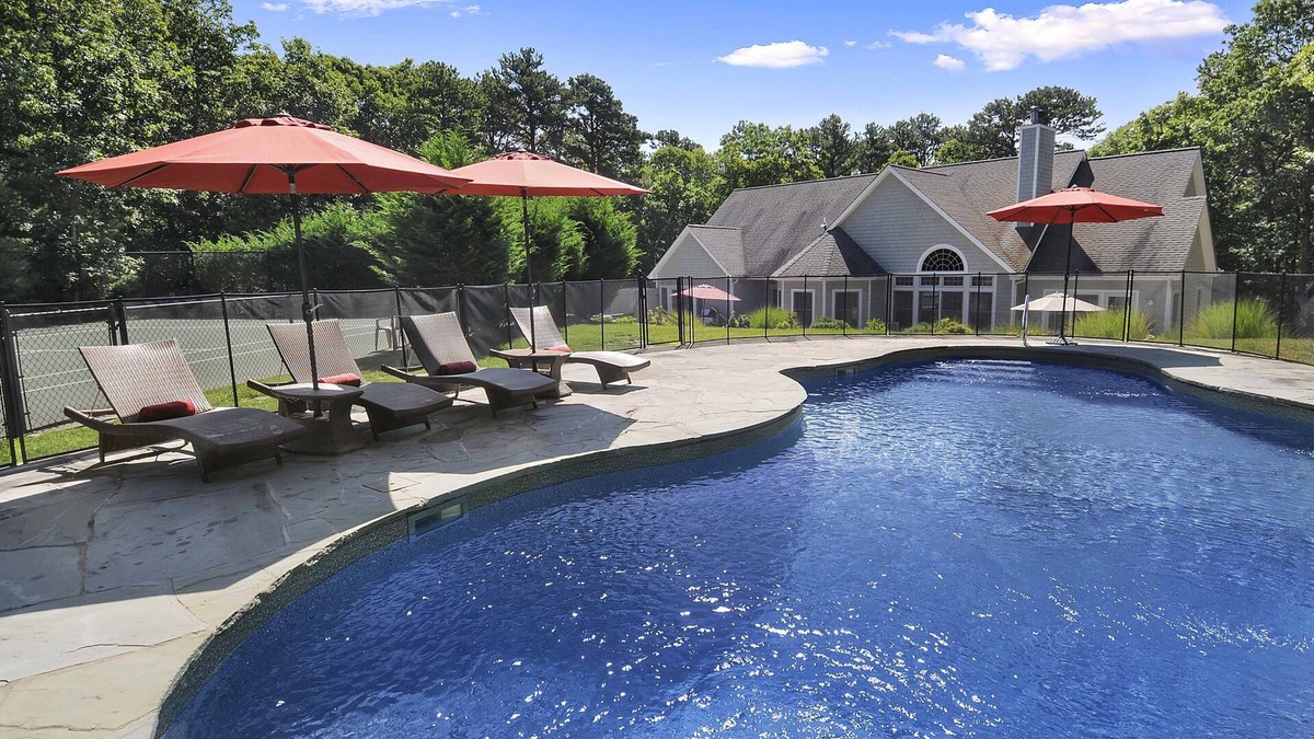 East Hampton House | Hamptons Compound w/Golf, Tennis, Pool, Basketball, Bocce, and much more!