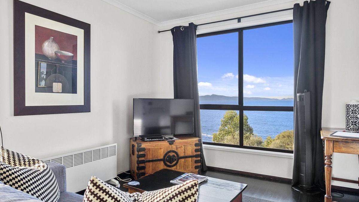 Rocky Hills Apartment | Hamptons on the Bay - 2 Bedroom Cabin