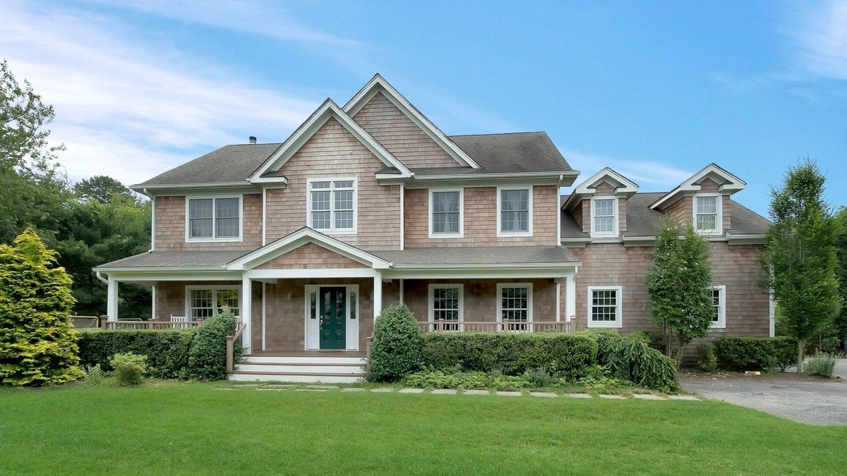 Quogue House | Hampton’s - Village Of Quogue - Recently Built Traditional