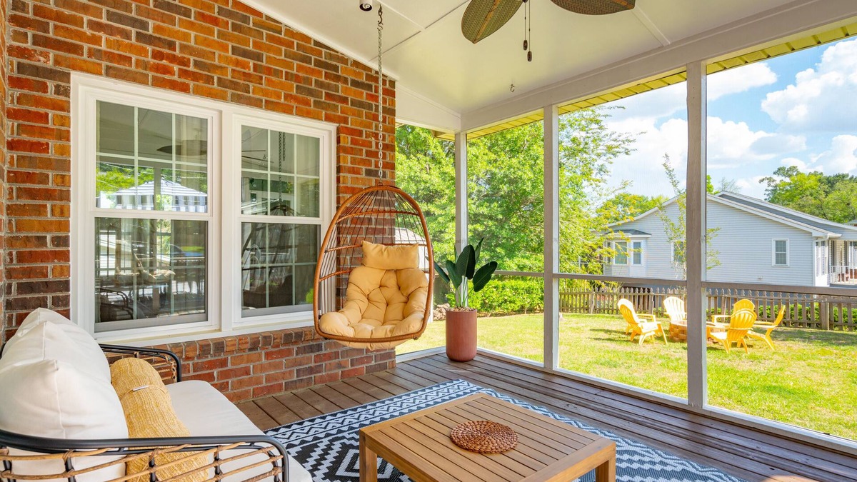 Goose Creek House | Hanahan Haven GameRoom Bikes FirePit Dog & Family Friendly