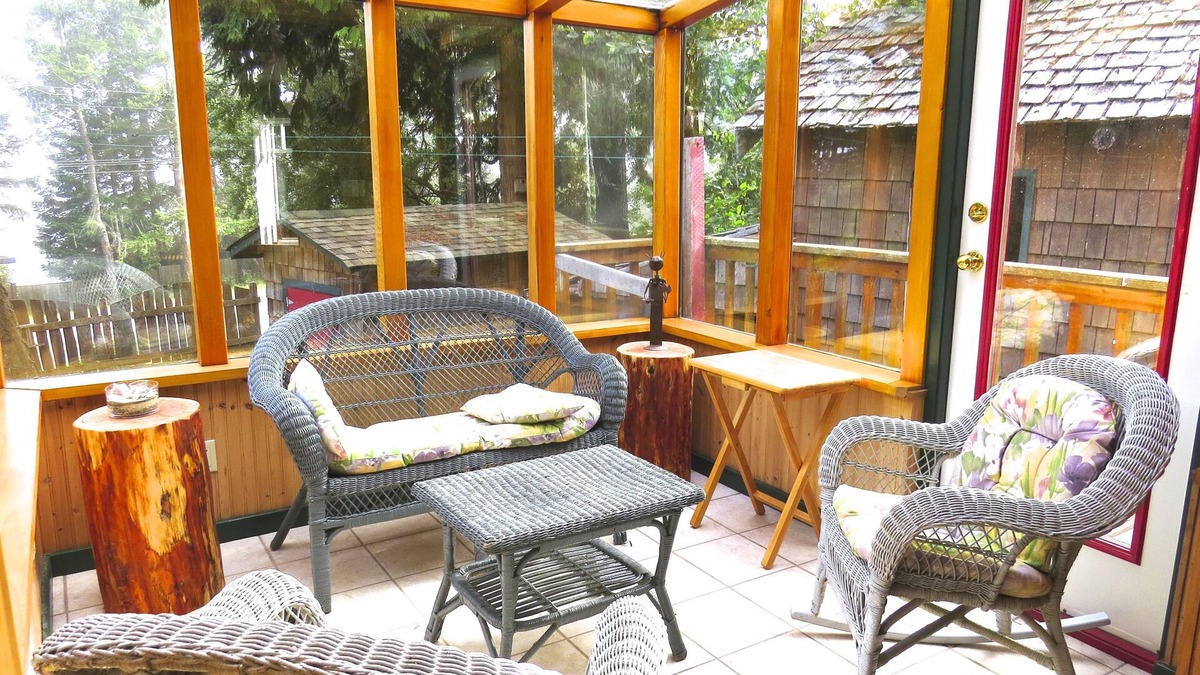 Otter Point Cabin | Handsome Dan's at Otter Point
