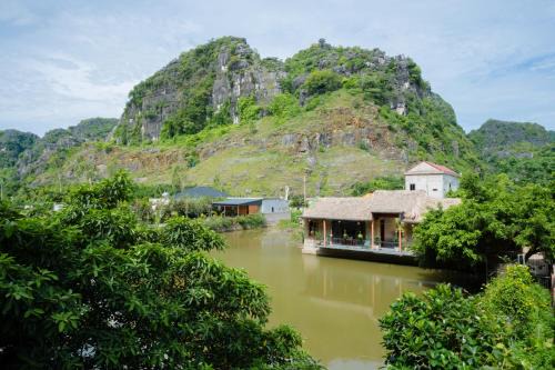 Hoa Lu House | Hang Mua Peaceful Retreat