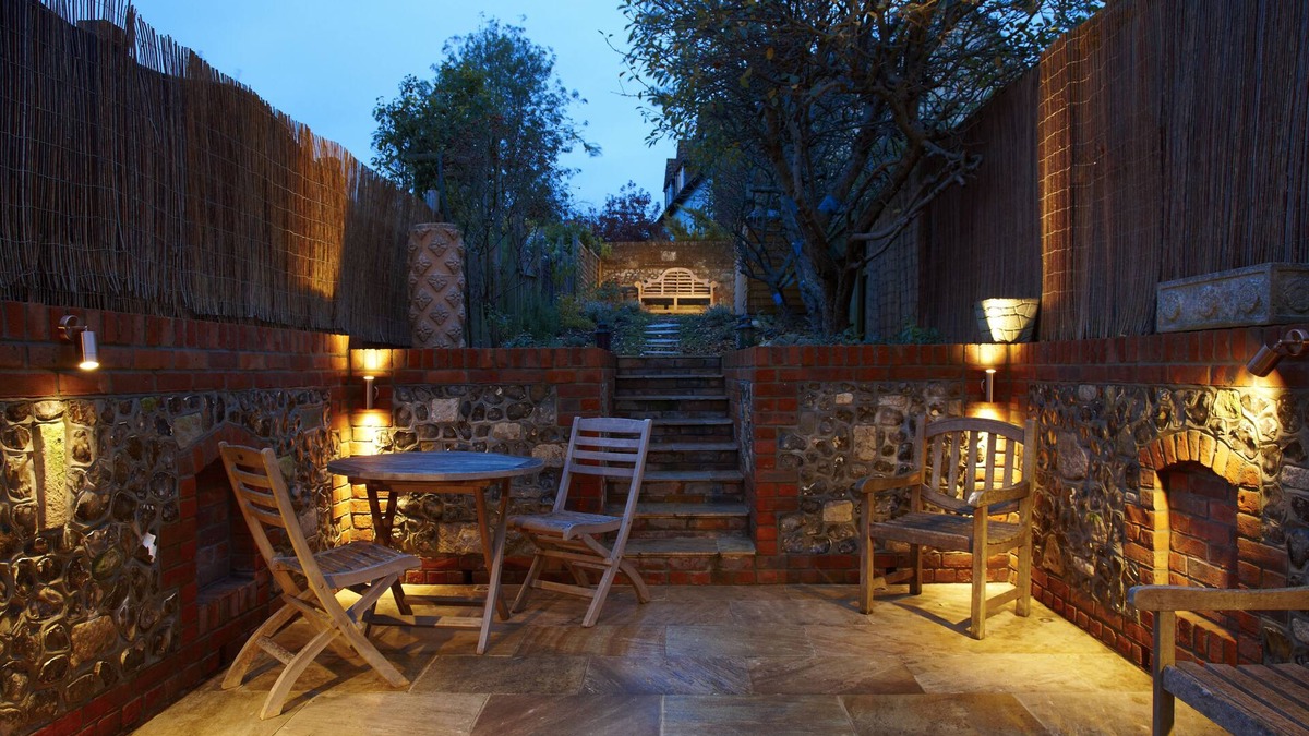 Winchester Cottage | Hang Your Hat - The Cottage
