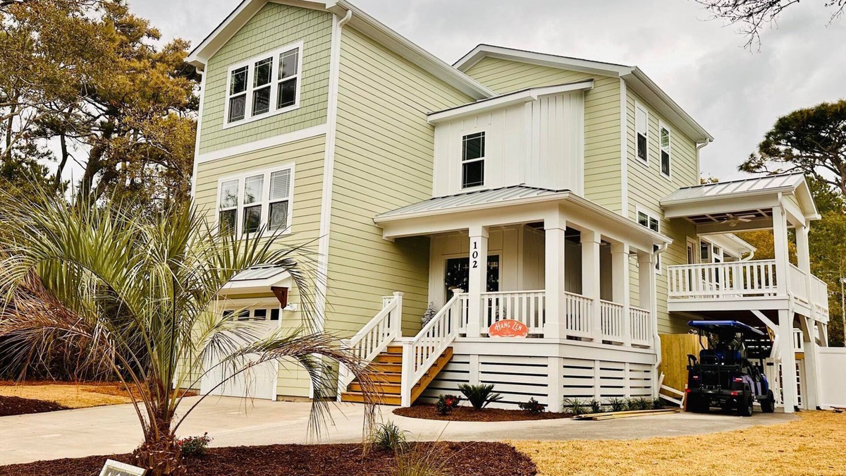 Tranquil Harbour House | Hang Zen! This house has it all! 2 minute walk to the beach