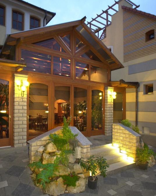 Csepreg House | Hangya Panzió és Étterem