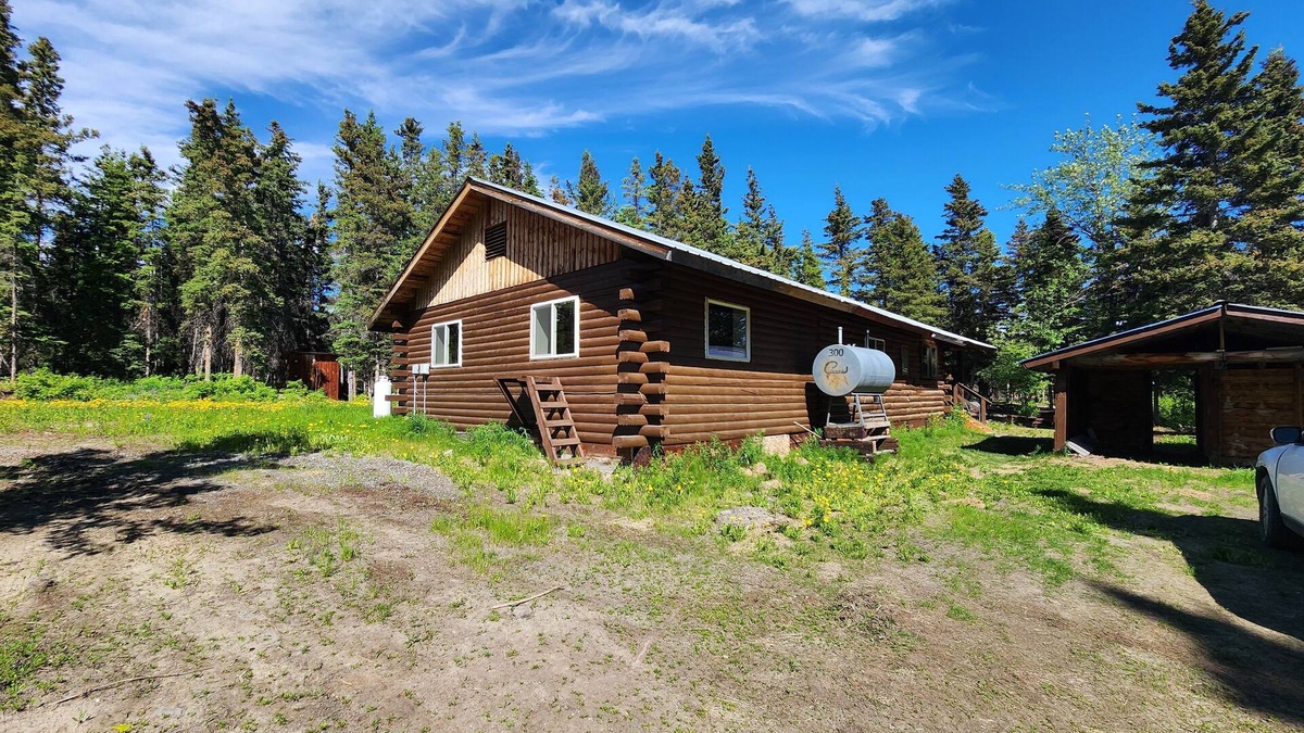 Kenny Lake Cabin | Hannah's Hideaway: 3 Bedroom Rural Cabin