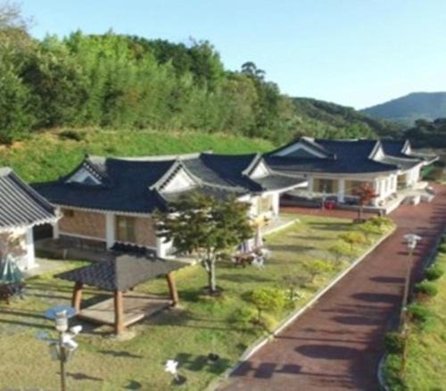 Jangseong House | Hanok Stay Daldojimaeul Pension
