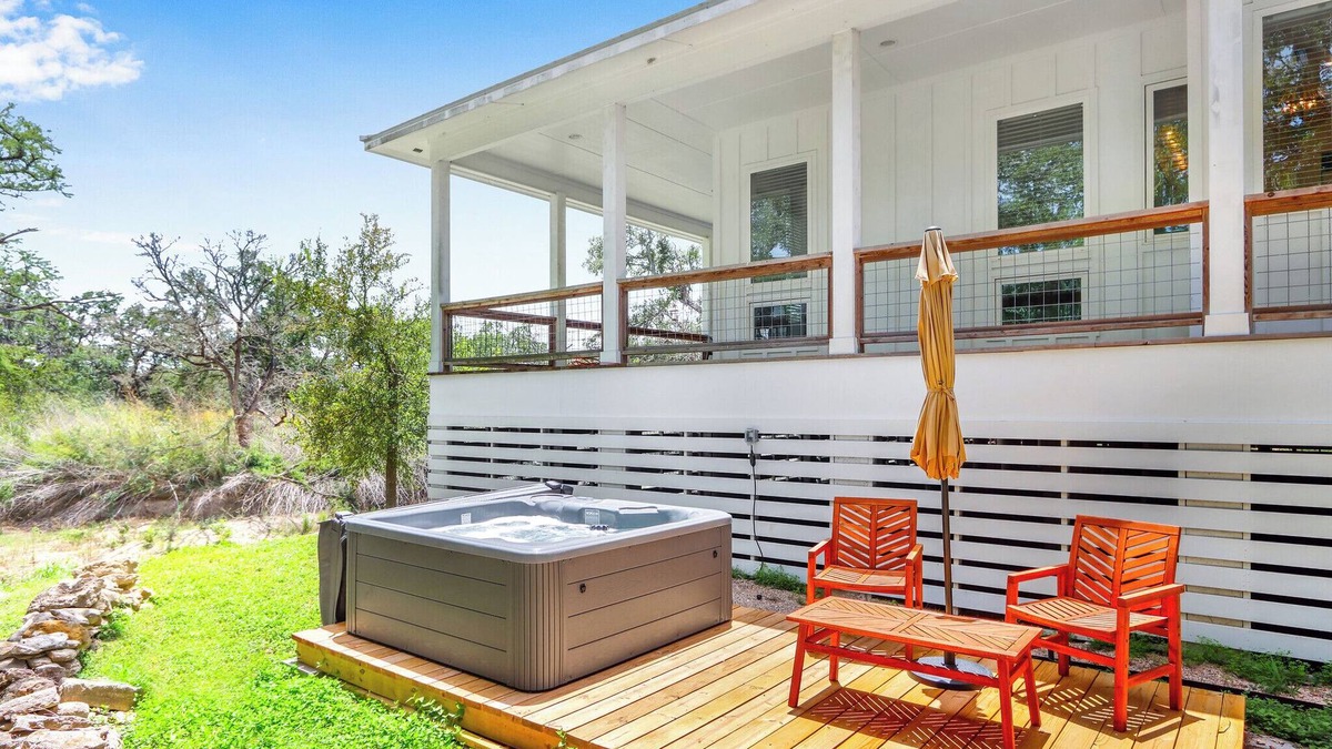 Blanco House | Happiness Ranch - Oak Tree House | Elegant 2/2 with Water Views
